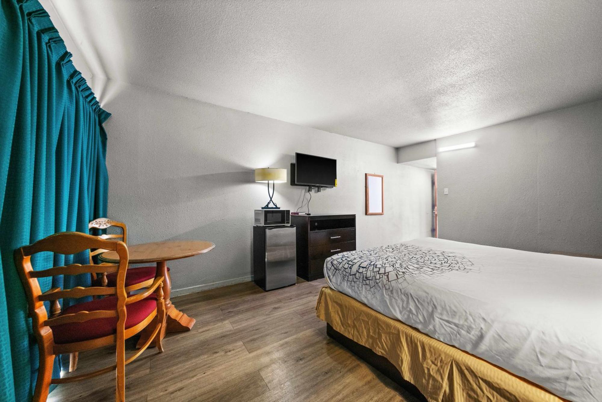 Executive Inn Rusk Exterior photo