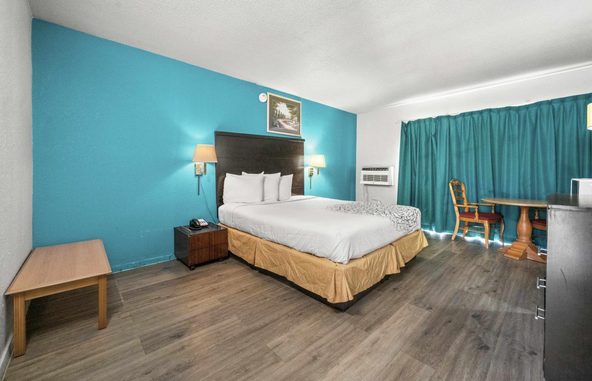 Executive Inn Rusk Exterior photo